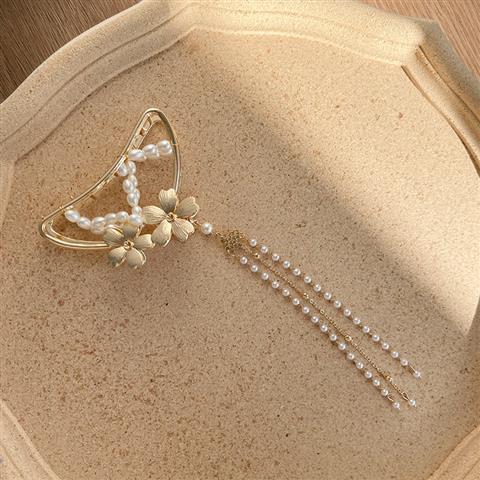 Large Metal Grab Clip On Back Of Head With Pearl Bow