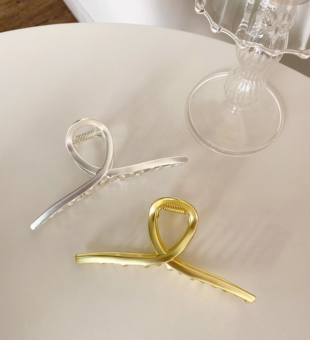 Hair Clip On The Back Of The Head With Metal Clip