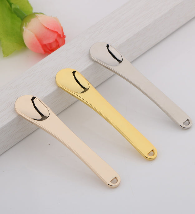 Zinc alloy cosmetic spoon