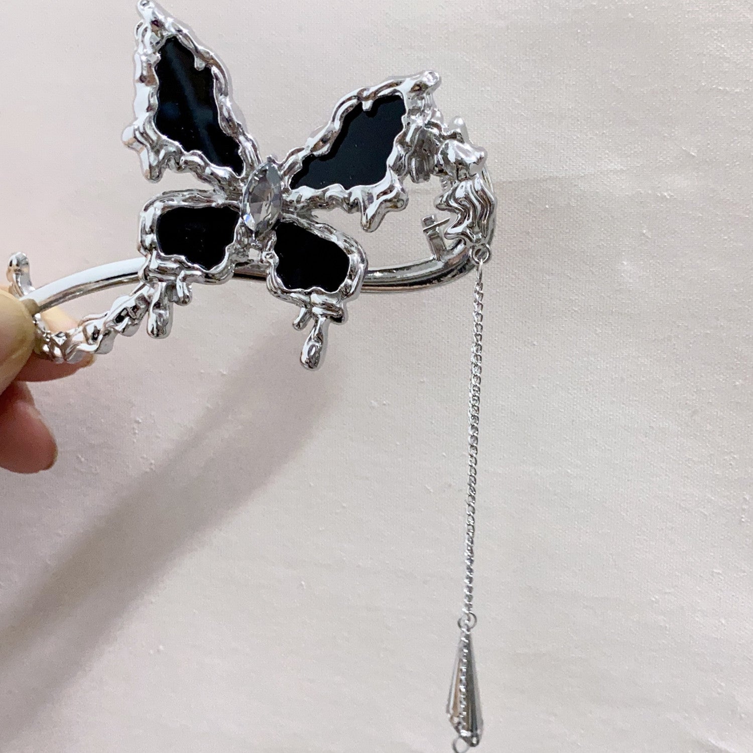 Drill The Back Of The Butterfly Tassel Hairpin
