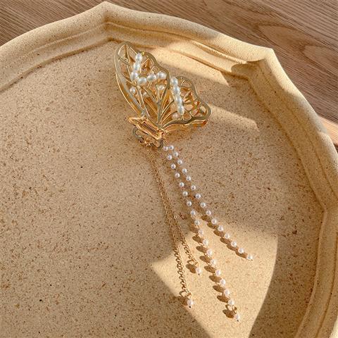 Large Metal Grab Clip On Back Of Head With Pearl Bow