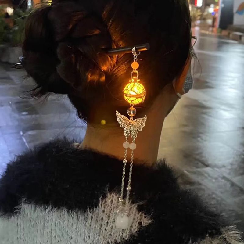 Women's Fashion Butterfly Tassel Luminous Hairpin