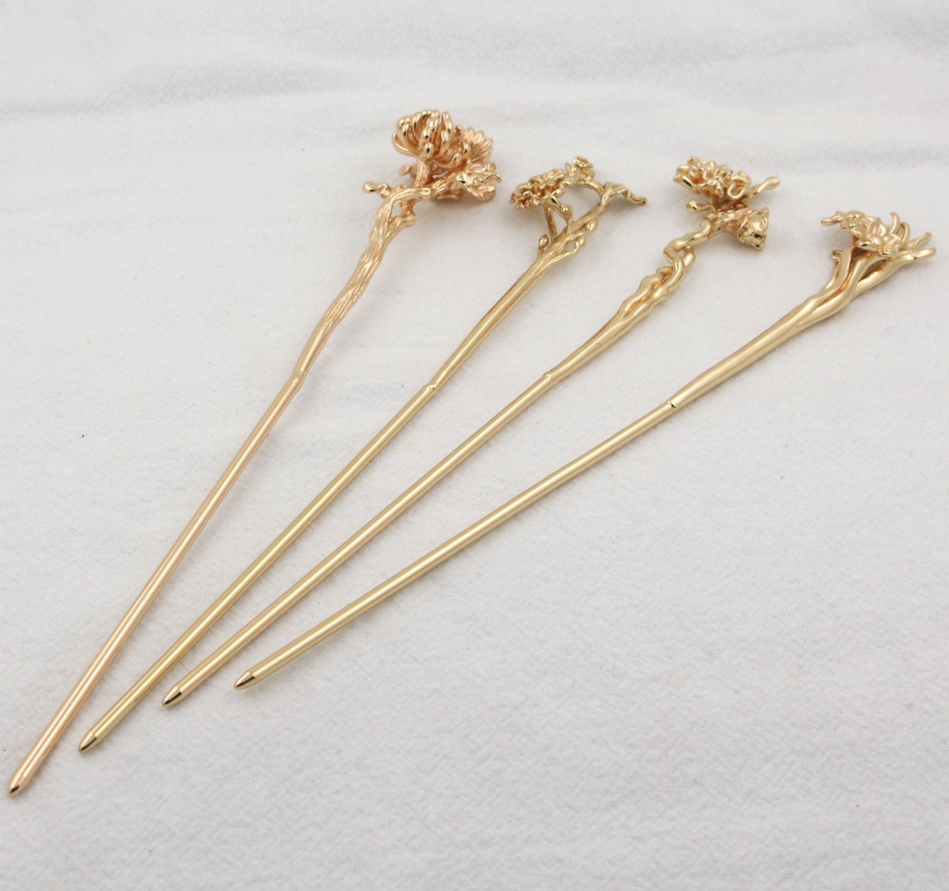 Antique Material Flower Season Hairpin