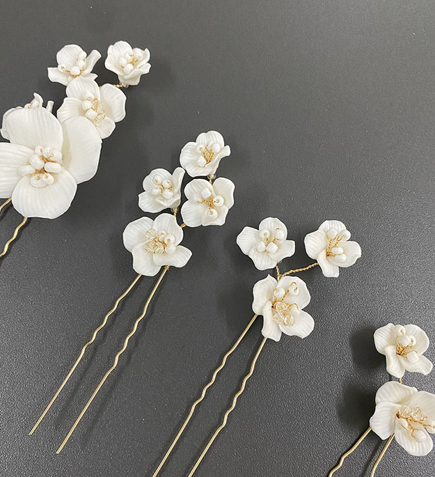 White Ceramic Flower Headed Hairpin