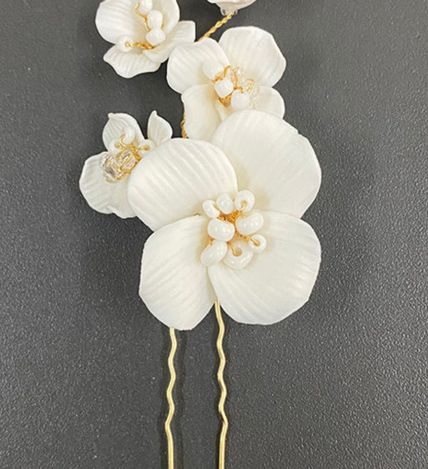 White Ceramic Flower Headed Hairpin
